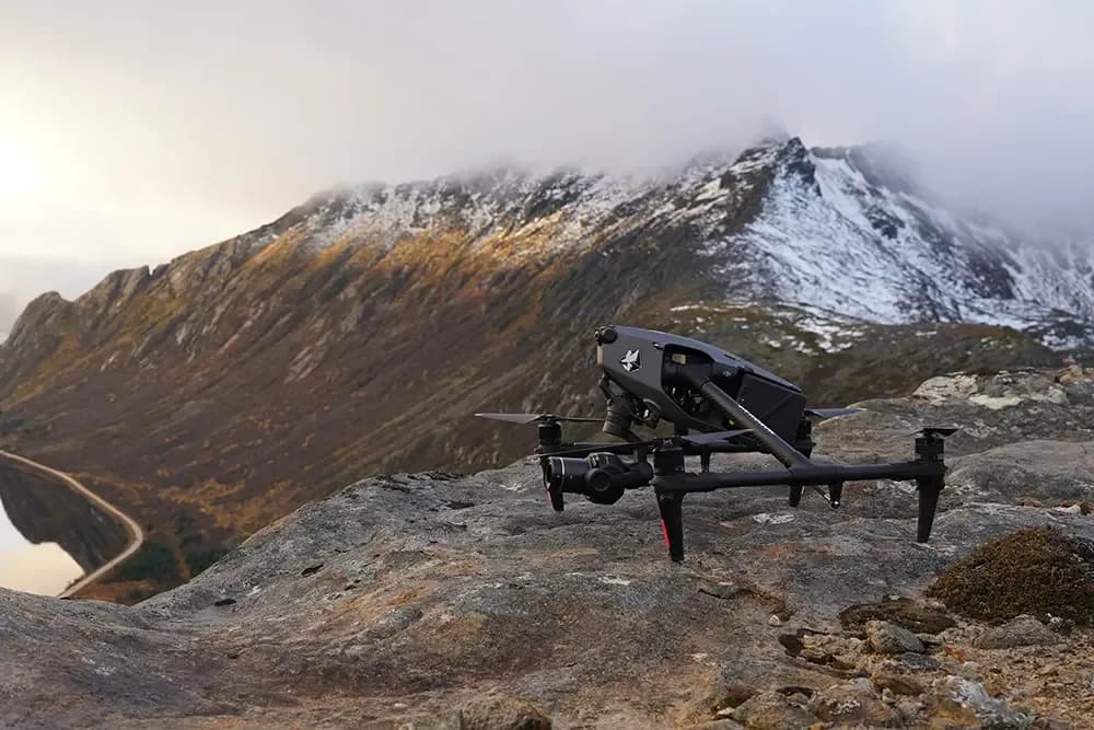 DJI Inspire 3 system providing Droner for feature film, TV, and commercial productions, demonstrating High-speed aerial cinematography and dynamic tracking shots.